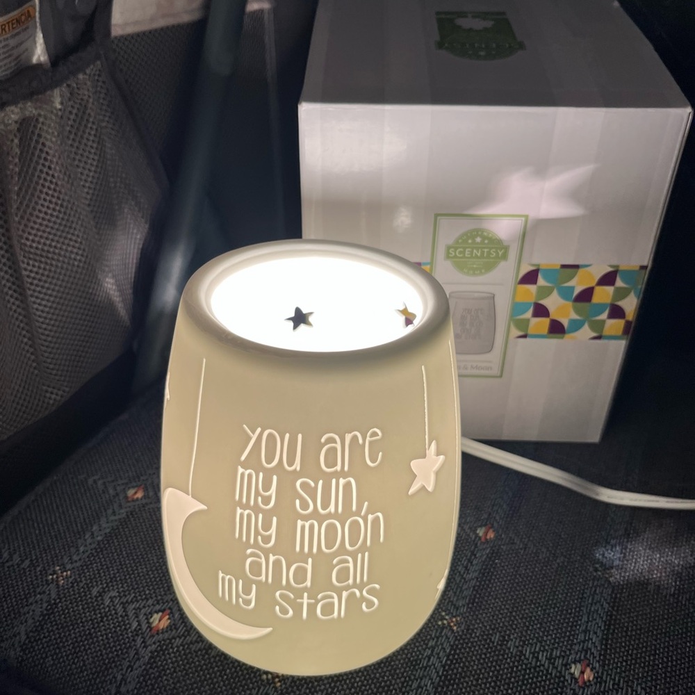 Scentsy Wax Warmer My Sun and Moon